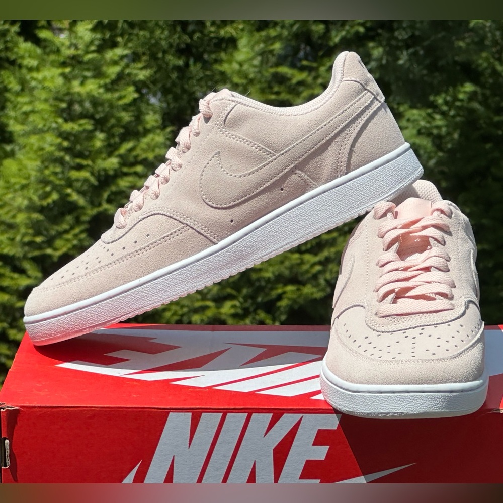 Nike Womens Nubuck Court Vision Low Casual Sneaker - 9.5 NEW